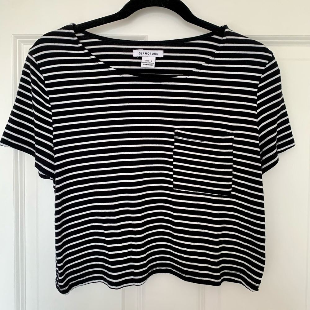 Black & White Stripped Crop Top with Pocket. Soft & comfy! Goes well with jeans